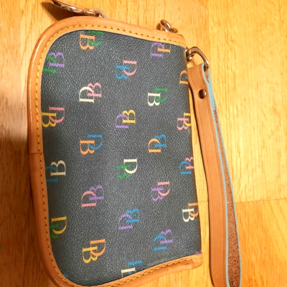 Dooney and bourke wallet